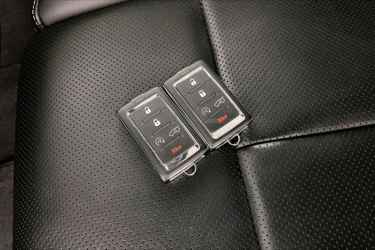 جيب جراند شيروكي Overland | ضمان مجاني لمدة عام | 0 دفعة أولى