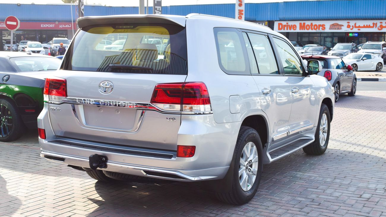 Toyota Land Cruiser GXR V8