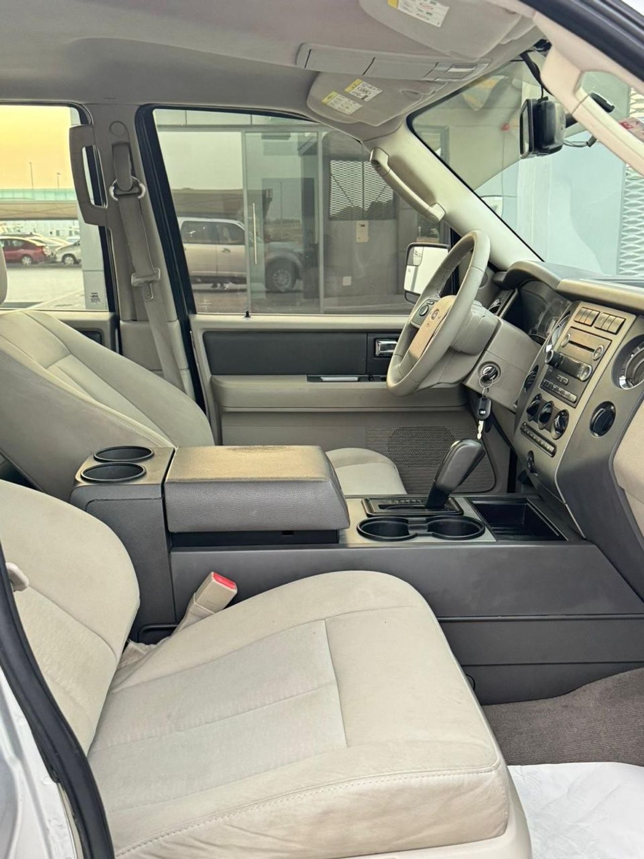 Ford Expedition XLT In excellent condition and requires no expenses
