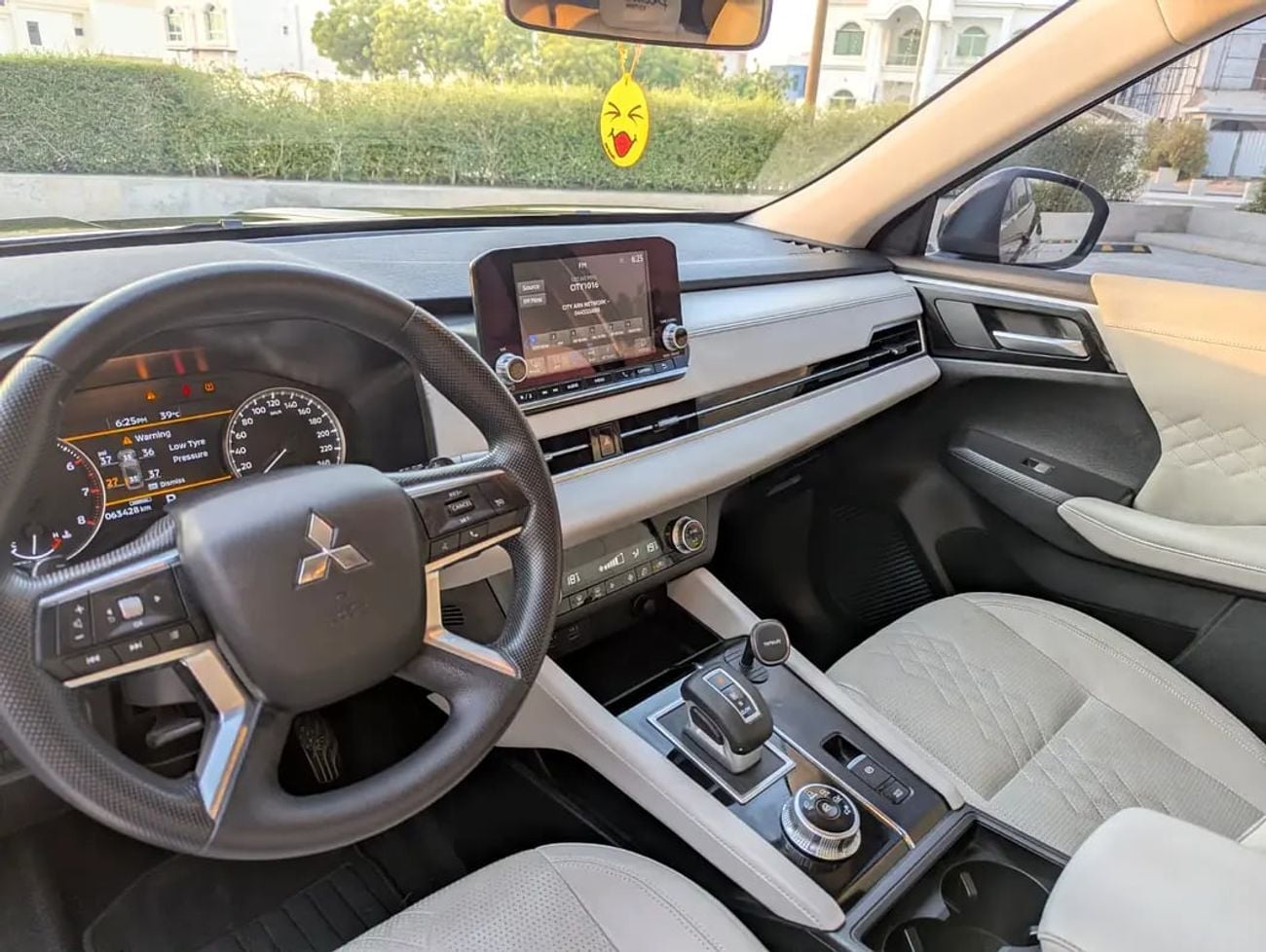 Mitsubishi Outlander PREMIUM 2024 GCC Specs Exterior and Interior Excellent Condition