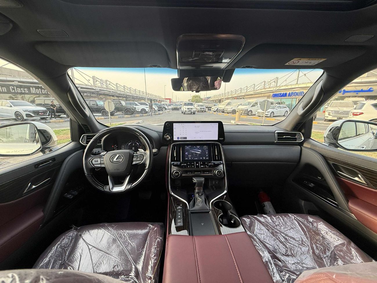 Lexus LX 600 Signature 3.5L ( CYL) GCC SPEC UNDER WARRANTY