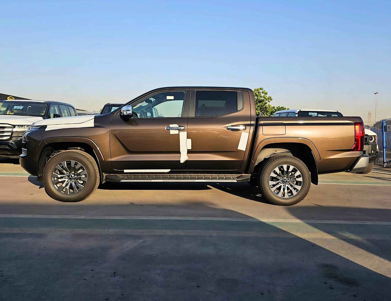 Mitsubishi L200 SPORTERO / 2.4L DSL/ A/T / FULL OPTION WITH BADGE/ 4WD (CODE # SPORTERO)