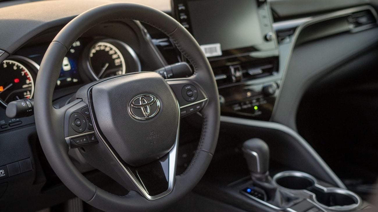 تويوتا كامري XLE 2.5L Executive 2024YM