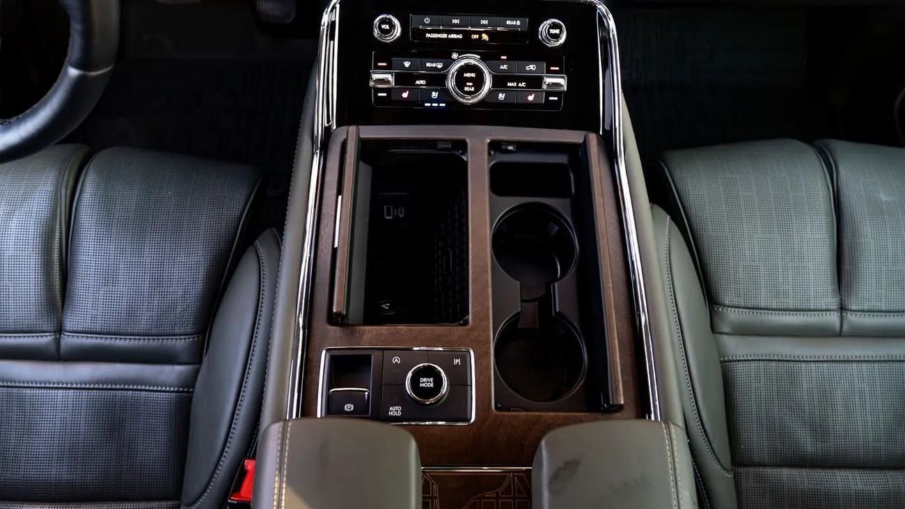 لينكولن نافيجاتور Presidential 3.5L Presidential, Warranty + Service Pack, Low Kms, 7-Seater, GCC