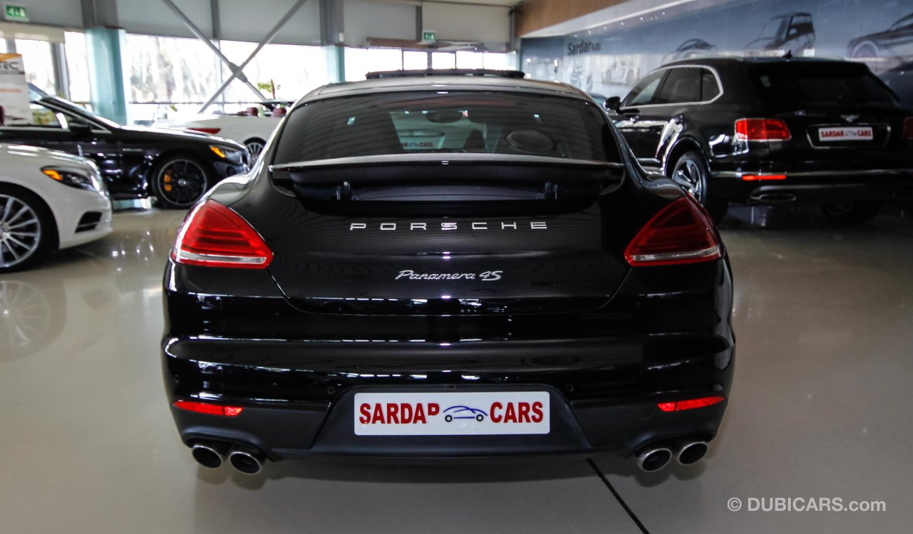 Porsche Panamera 4S