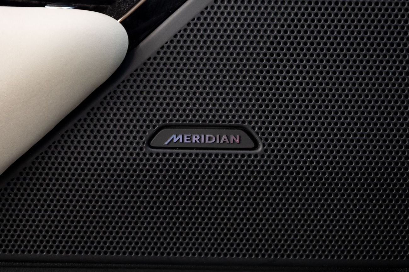 لاند روفر رينج روفر فيلار P250 R-Dynamic SE 2.0L