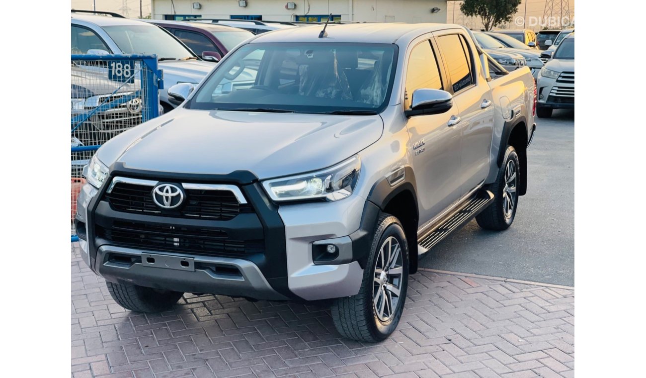 تويوتا هيلوكس Toyota hilux Diesel engine model 2019  full option Top of the range car very clean and good conditio