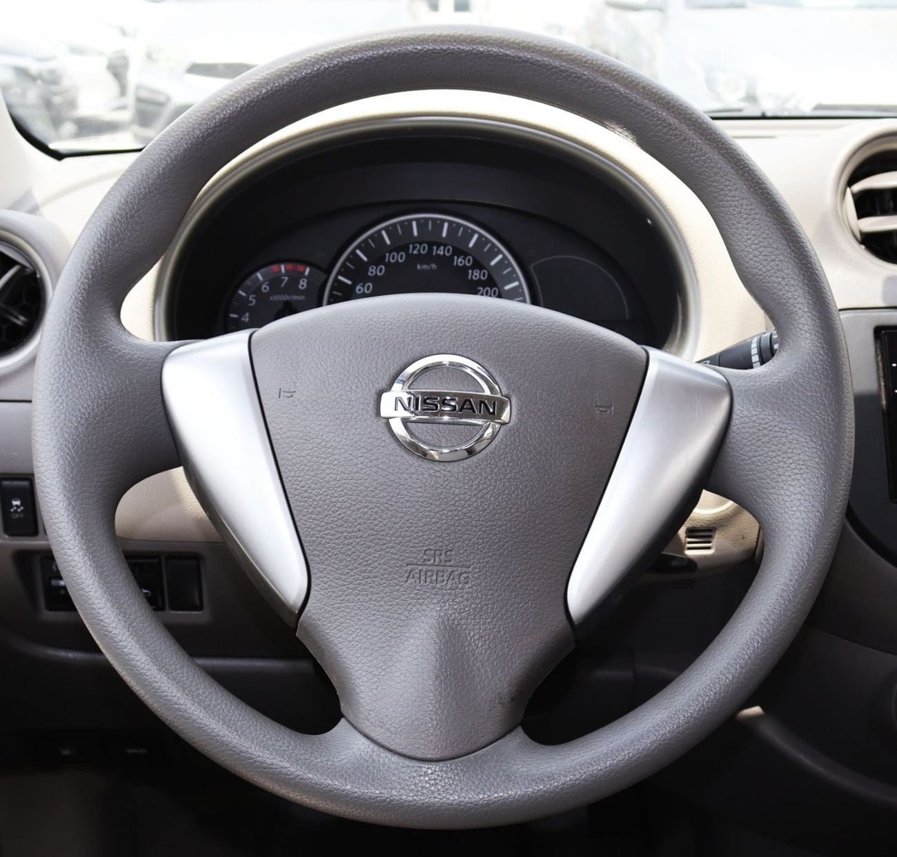 نيسان ميكرا نيسان ميكرا 2020 -  خليجى -  بدون حوادث - بمحرك 1.5L-  بحاله ممتازه