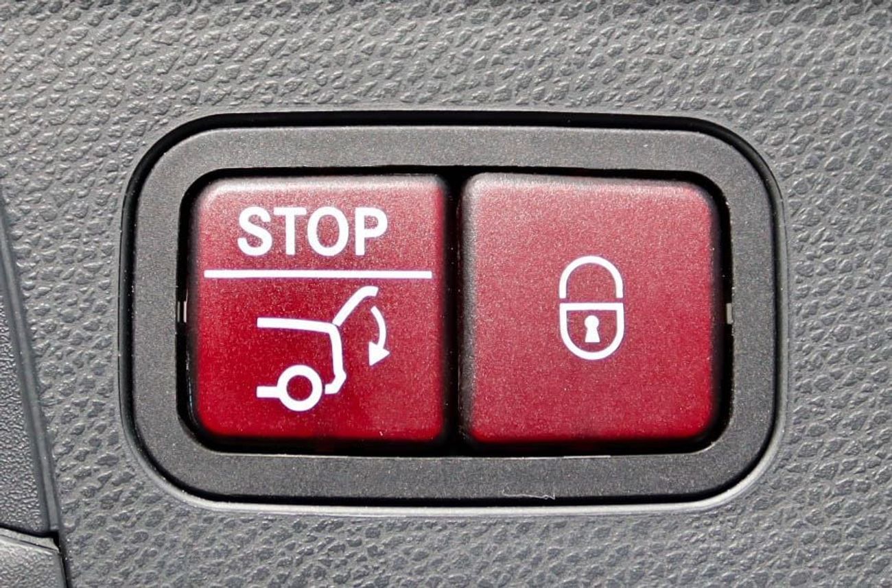 مرسيدس بنز GLC 250 Mercedes GLC 250/4MATIC 2018, GCC original paint accident-free, in excellent condition 2300