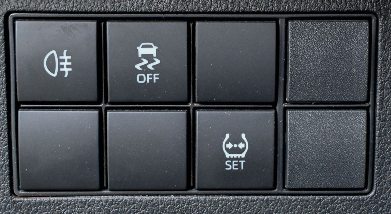 تويوتا يارس 1.5L E