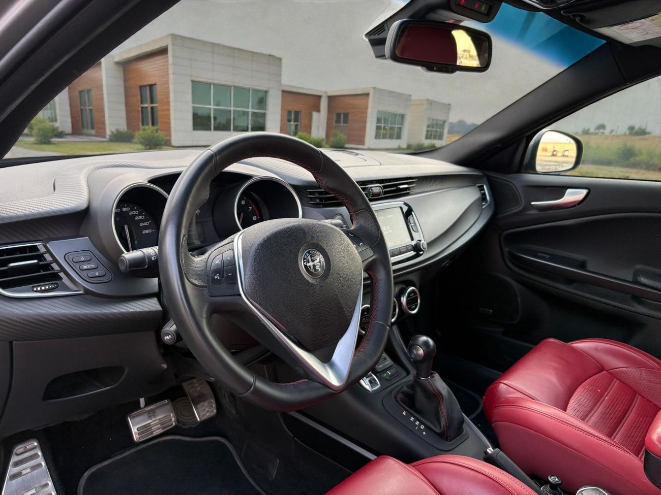 Alfa Romeo Giulietta Veloce A/T | 2018 | GCC SPECS | Full Service History | AED 600 per month