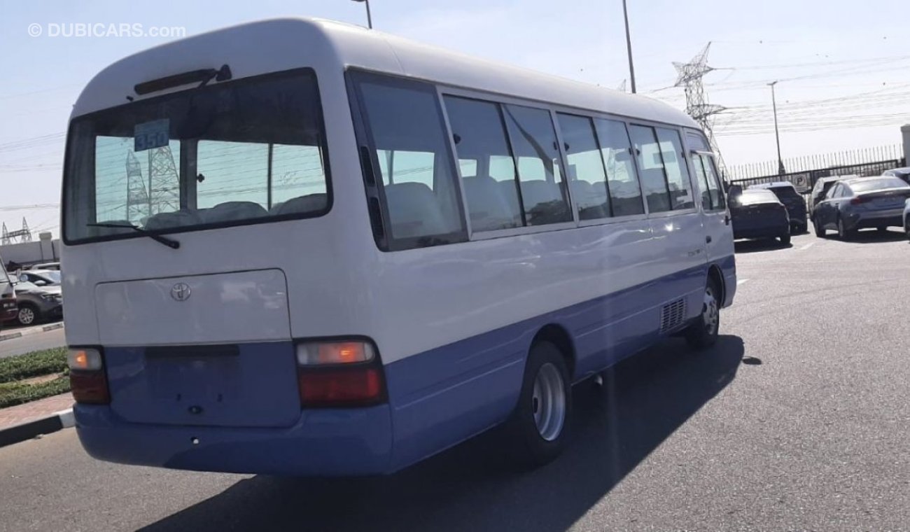 تويوتا كوستر TOYOTA COASTER RIGHT HAND 2002 MODEL 1HZ ENGINE 4.2CC MANUAL TRANSMISSION 29 SEAT DOUBLE TIRE