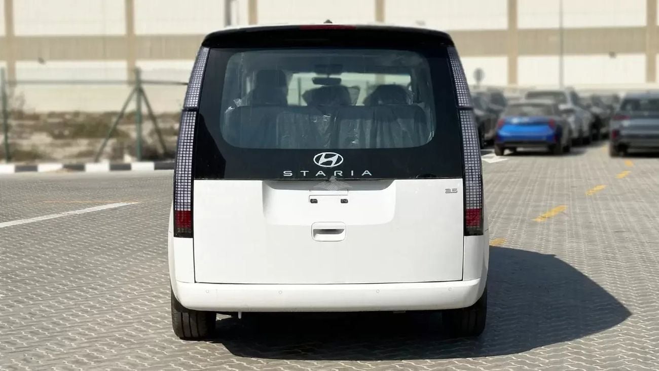 Hyundai Staria COMFORT Hyundai Staria 3.5L 11 STR Premier AT 2026 • Petrol • Automatic