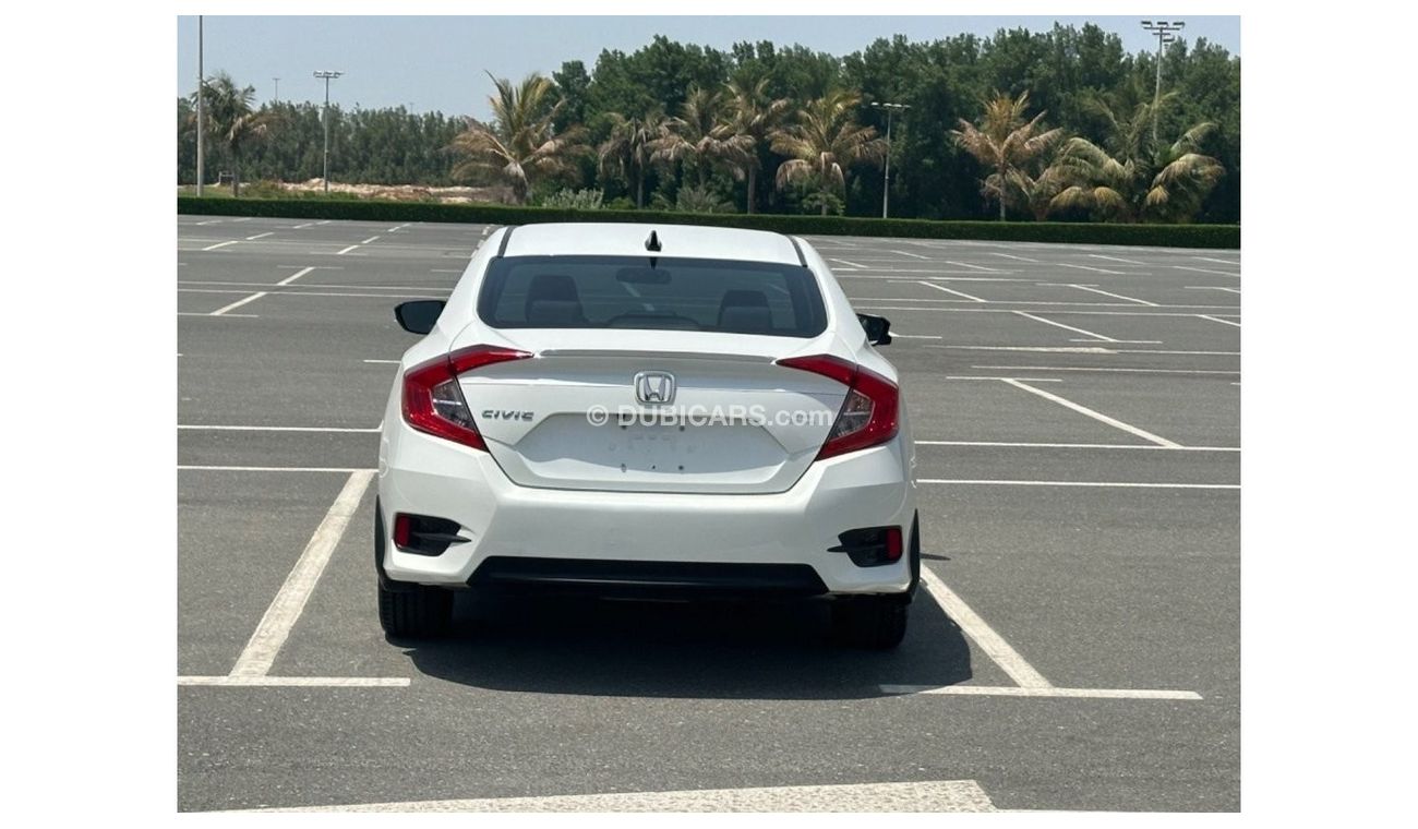 هوندا سيفيك LX سبورت موديل 2018 حاله ممتازه جدا من الداخل والخارج فل مواصفات فتحه سقف