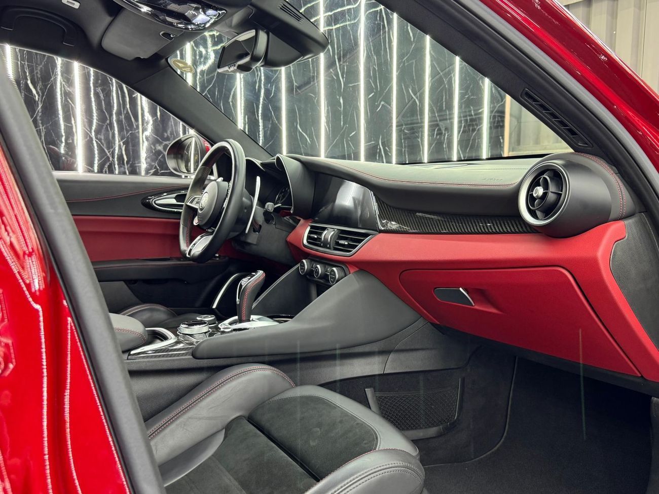 Alfa Romeo Giulia Quadrifoglio Carbon 2.9L 2021 Alfa Romeo Giulia, Nov 2027 Alfa Romeo Warranty + Service Pack, Low Km