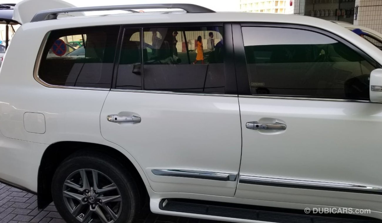 Lexus LX570