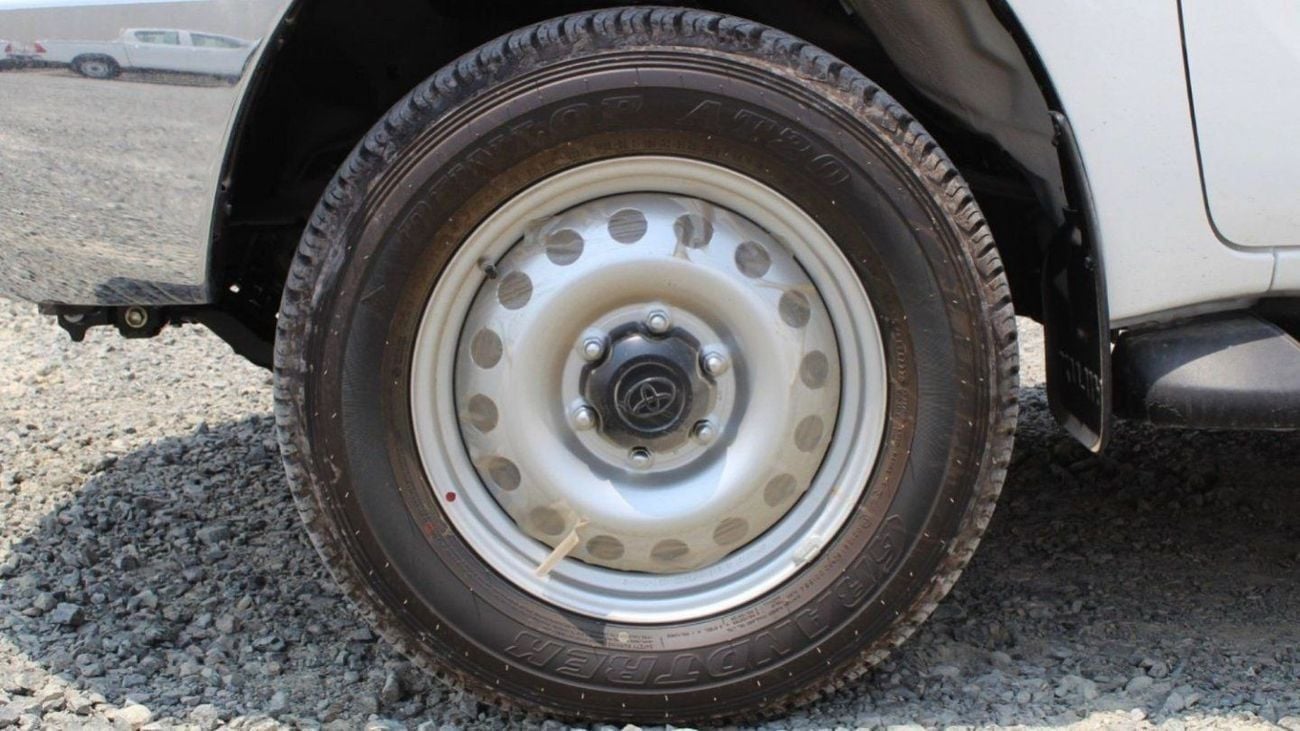 Toyota Hilux GL Toyota Hilux 2.7 petrol Manuel 2025 basic option four wheels