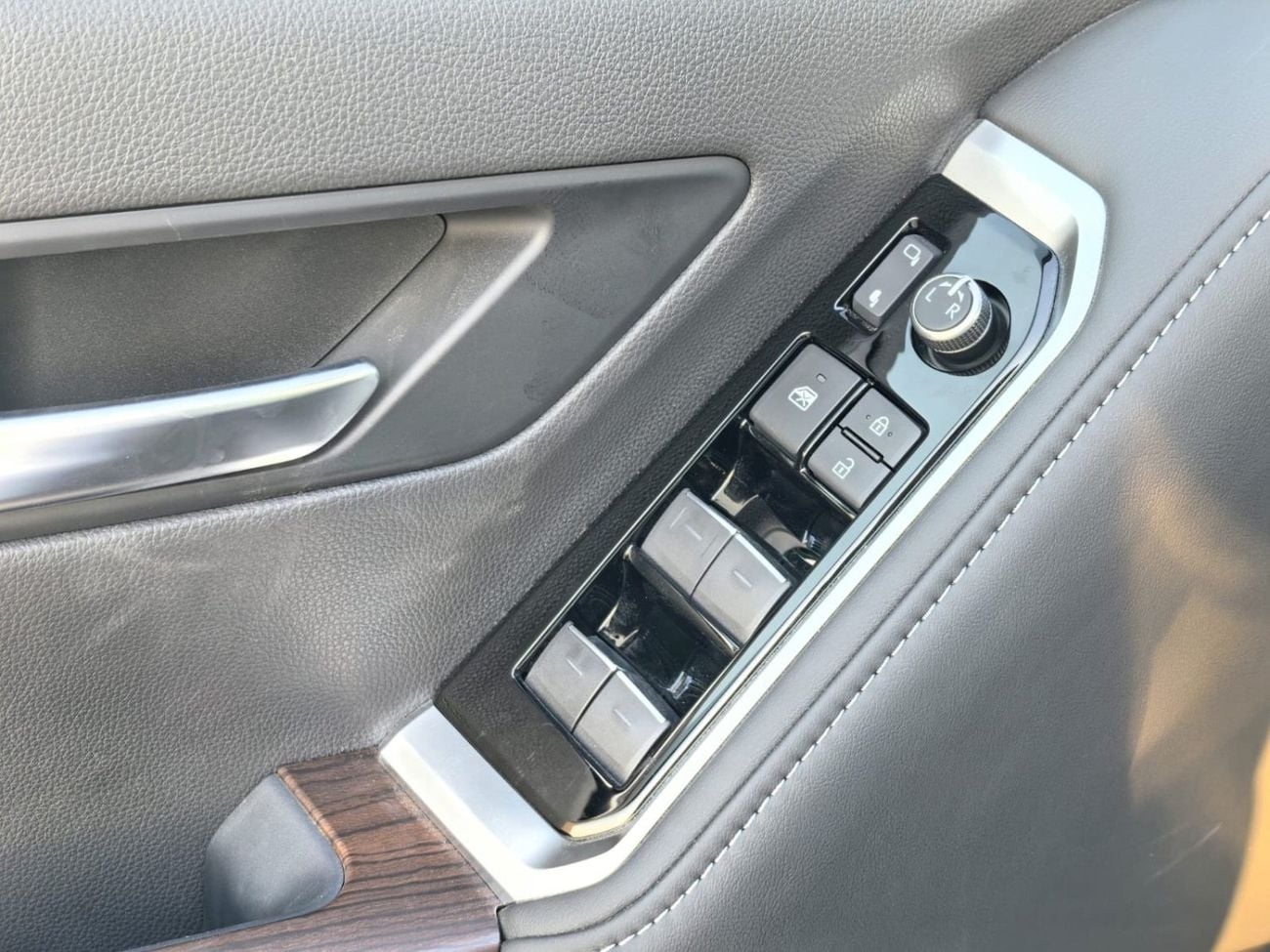 Toyota Land Cruiser GXR 4.0L NO RADAR
