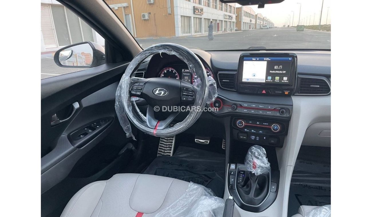 هيونداي فيلوستر موديل 2020 تربو 1600 سي سي 4 سلندر بانوراما - فل أوبشن / نظيفة جدا