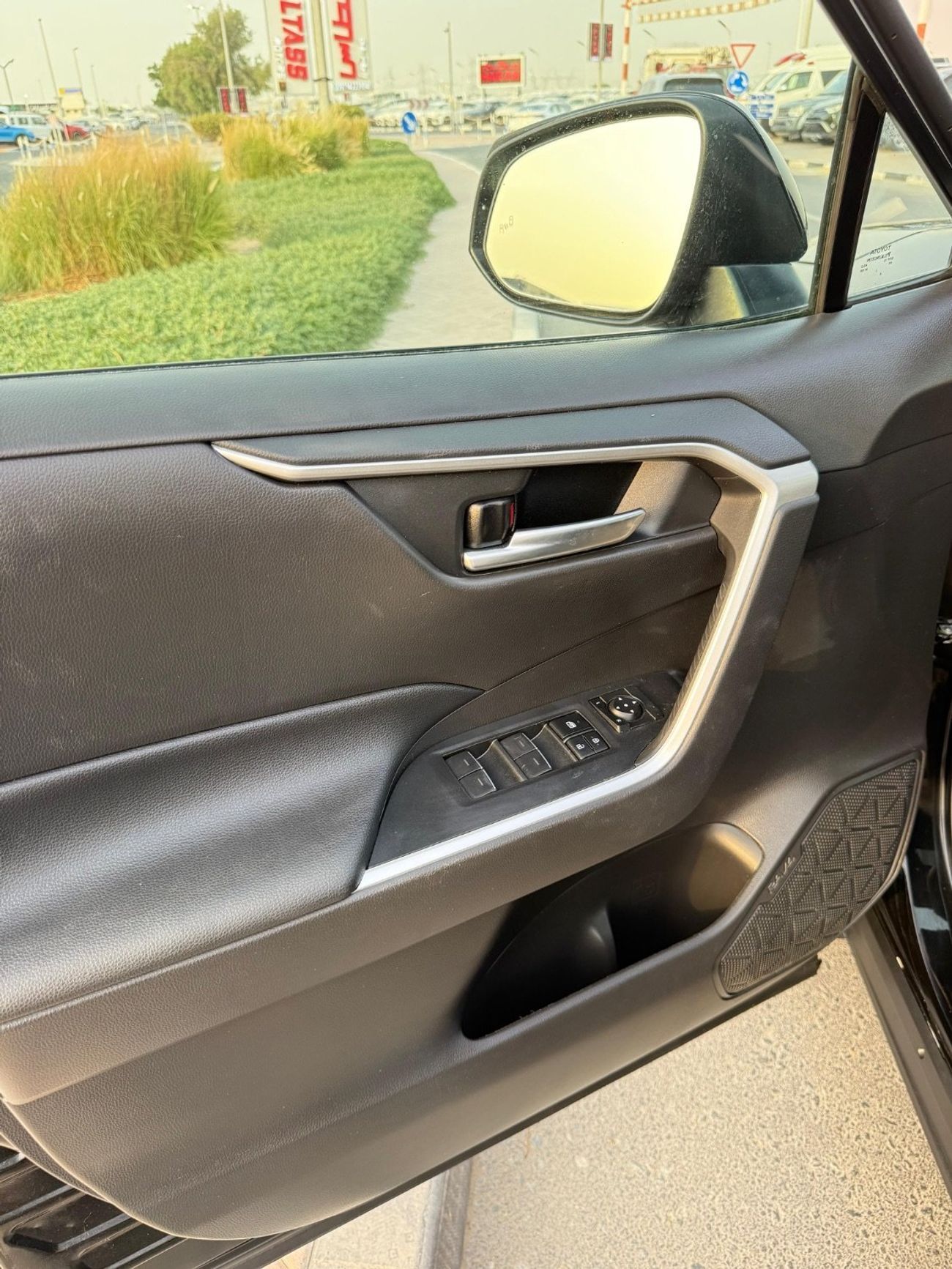 تويوتا راف ٤ XLE premium 2.5 L sunroof, leather seats, push start 2022