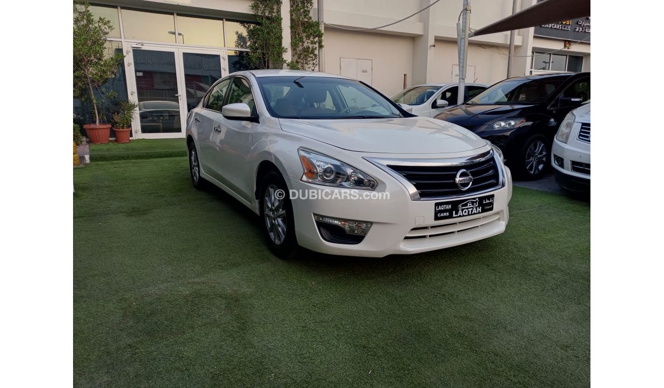 نيسان ألتيما خليجى موديل 2015 لون أبيض داخل بيج مثبت سرعة تحكم رنجات حساسات شاشة بحالة ممتازة لاتحتاج لأى مصاريف