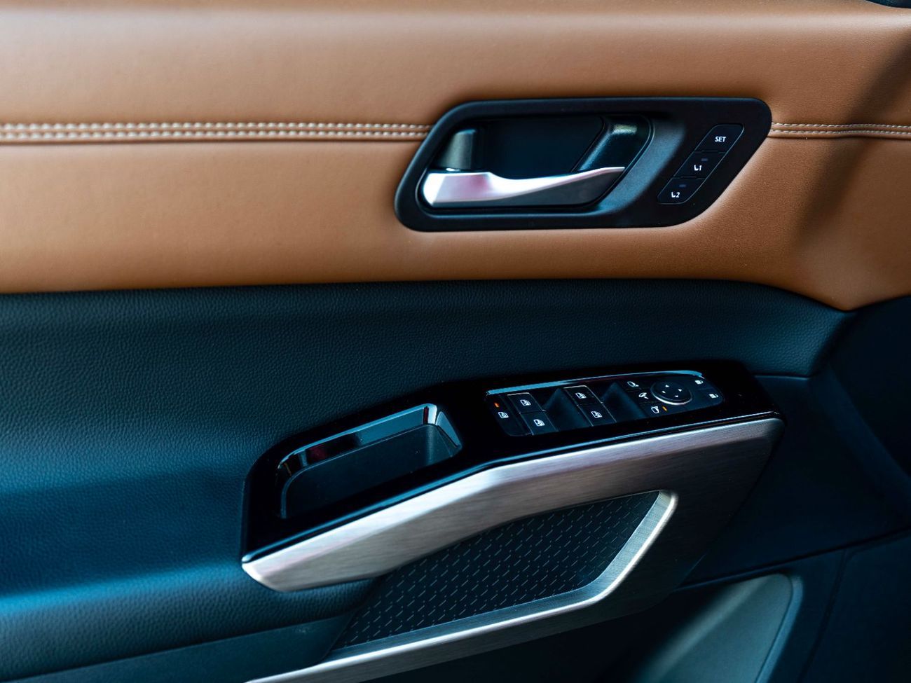 Nissan Pathfinder SL 3.5L (5 Seater)