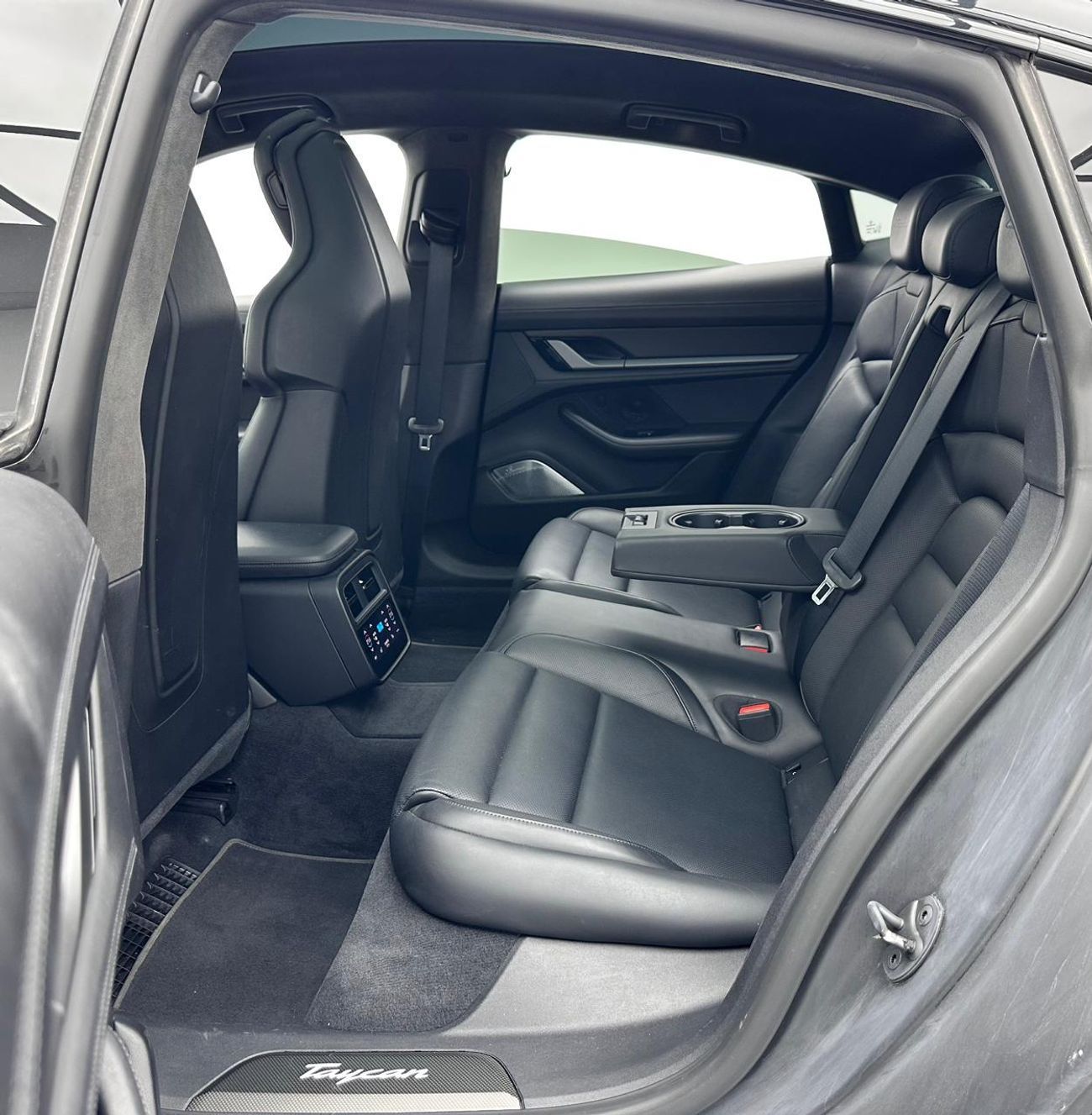 بورش تايكان 2021 Porsche Taycan Turbo S, 1 Year Unlimited Km Warranty, Full Service History, Excellent Condition