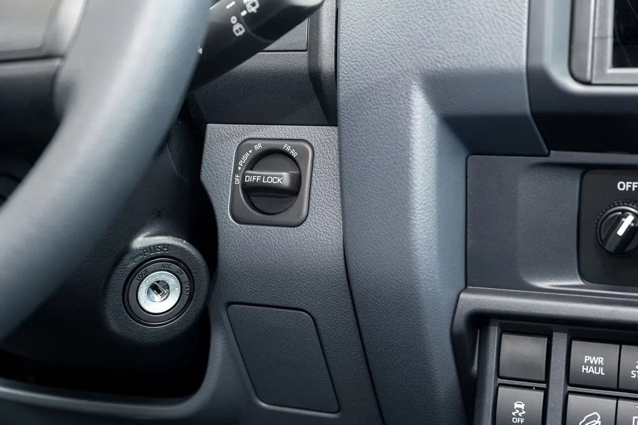 تويوتا لاند كروزر 70 LC76 2.8L AT V4 DIESEL 2025