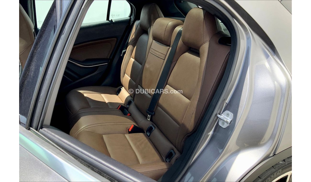 Mercedes-Benz GLA 250 High (AMG Seats + Sunroof)