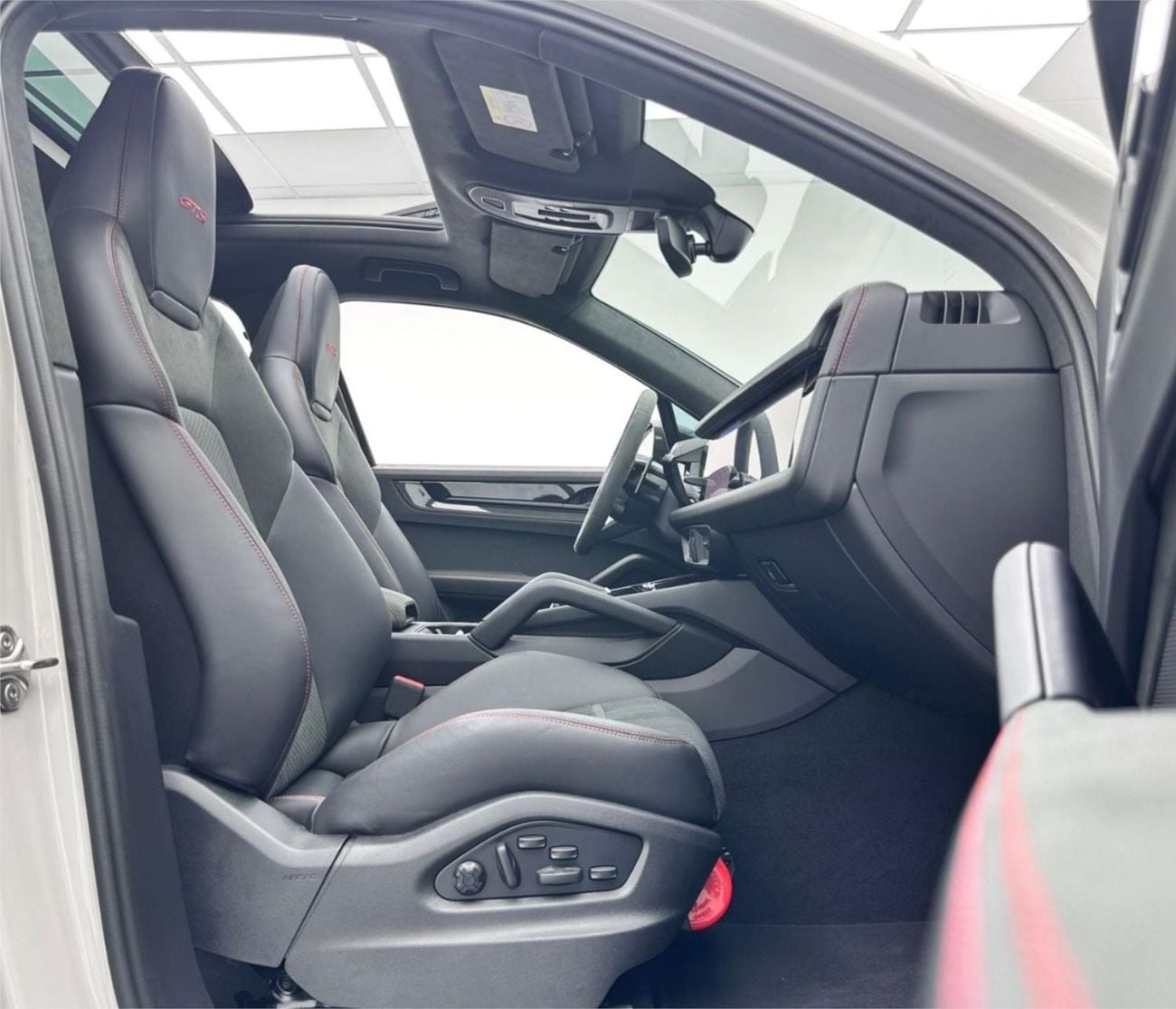 Porsche Cayenne GTS 2025 Porsche Cayenne GTS, March 2027 Porsche Warranty, Porsche Full Service History, GCC