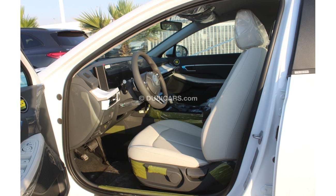 Hyundai Sonata Medium option 2.5 L   Rims 17