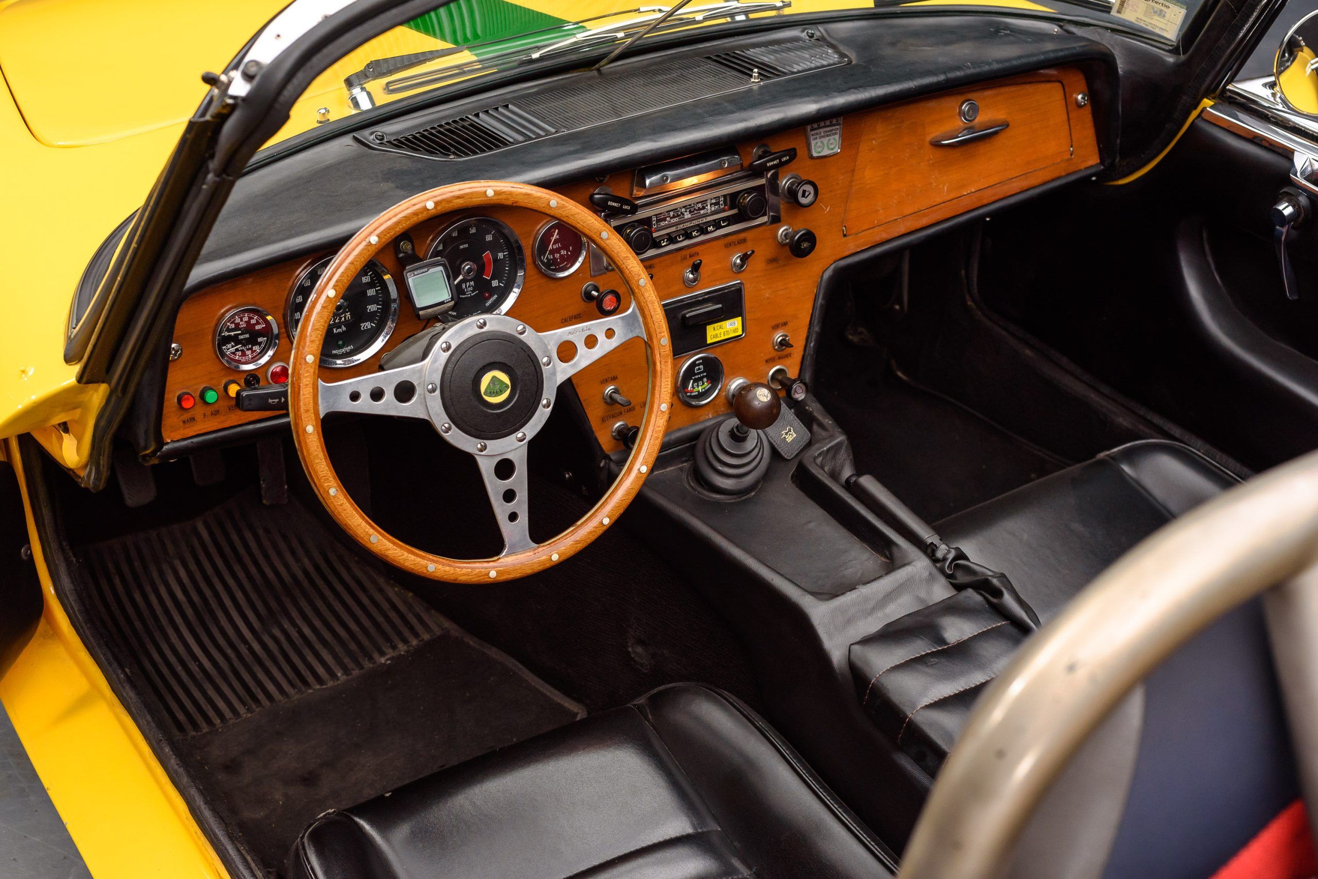 لوتس إلان interior - Cockpit