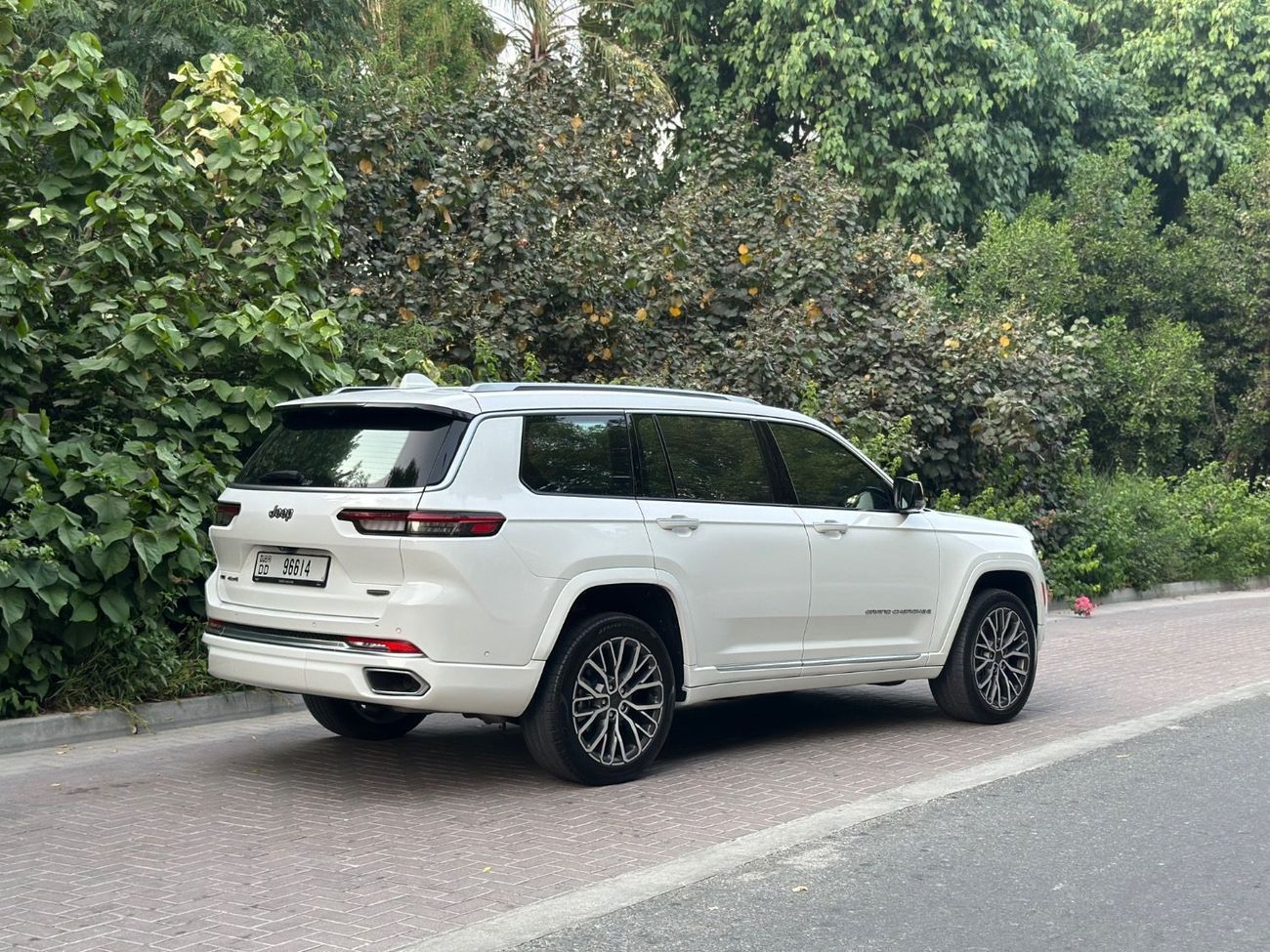 Jeep Grand Cherokee 2022 Jeep Grand Cherokee L Summit Reserve | 3.6L V6 | 6-Seater Luxury | Perfect Condition