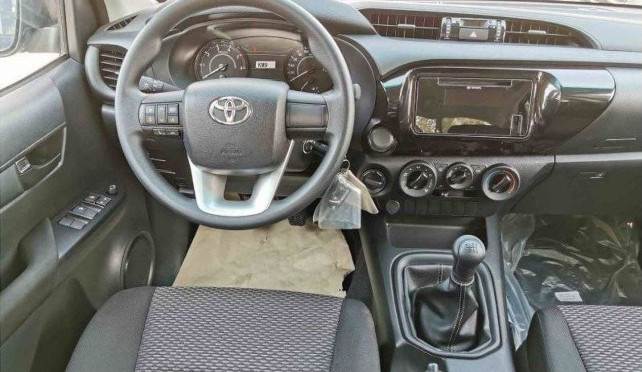 تويوتا هيلوكس Toyota hilux 2.4L diesel mid option MY2024