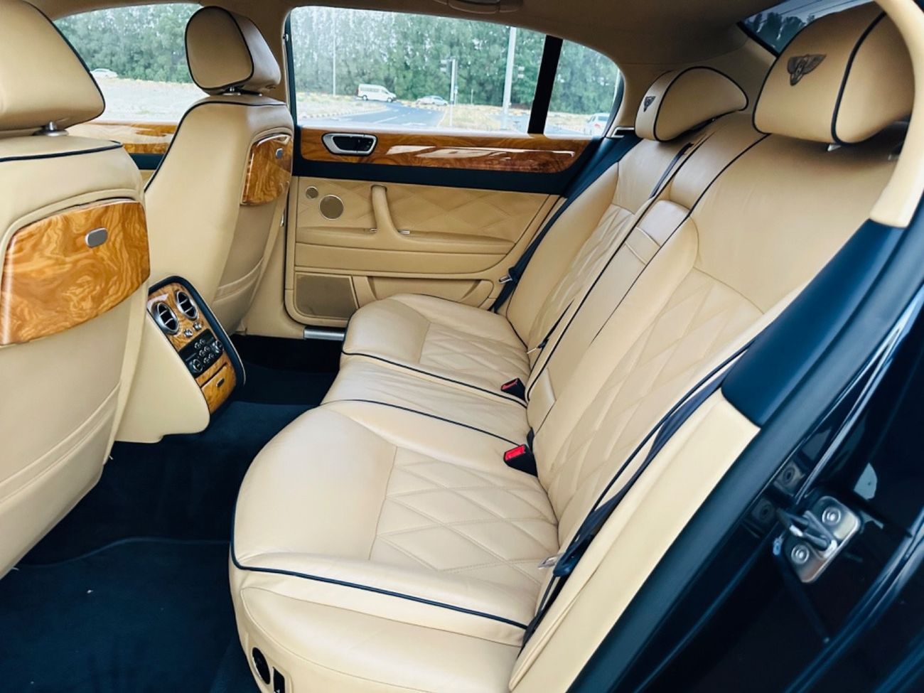 Bentley Continental Flying Spur MODEL 2010 GCC CAR PERFECT CONDITION INSIDE AND OUTSIDE FULL OPTION