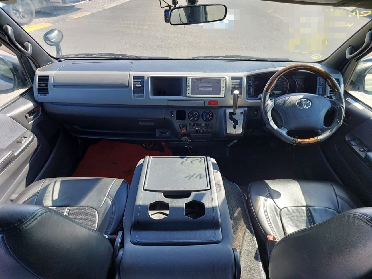 Toyota Hiace TOYOTA HIACE VAN RHD 2011 MODEL 3.0 L DIESEL AUTOMATIC(PM010795)