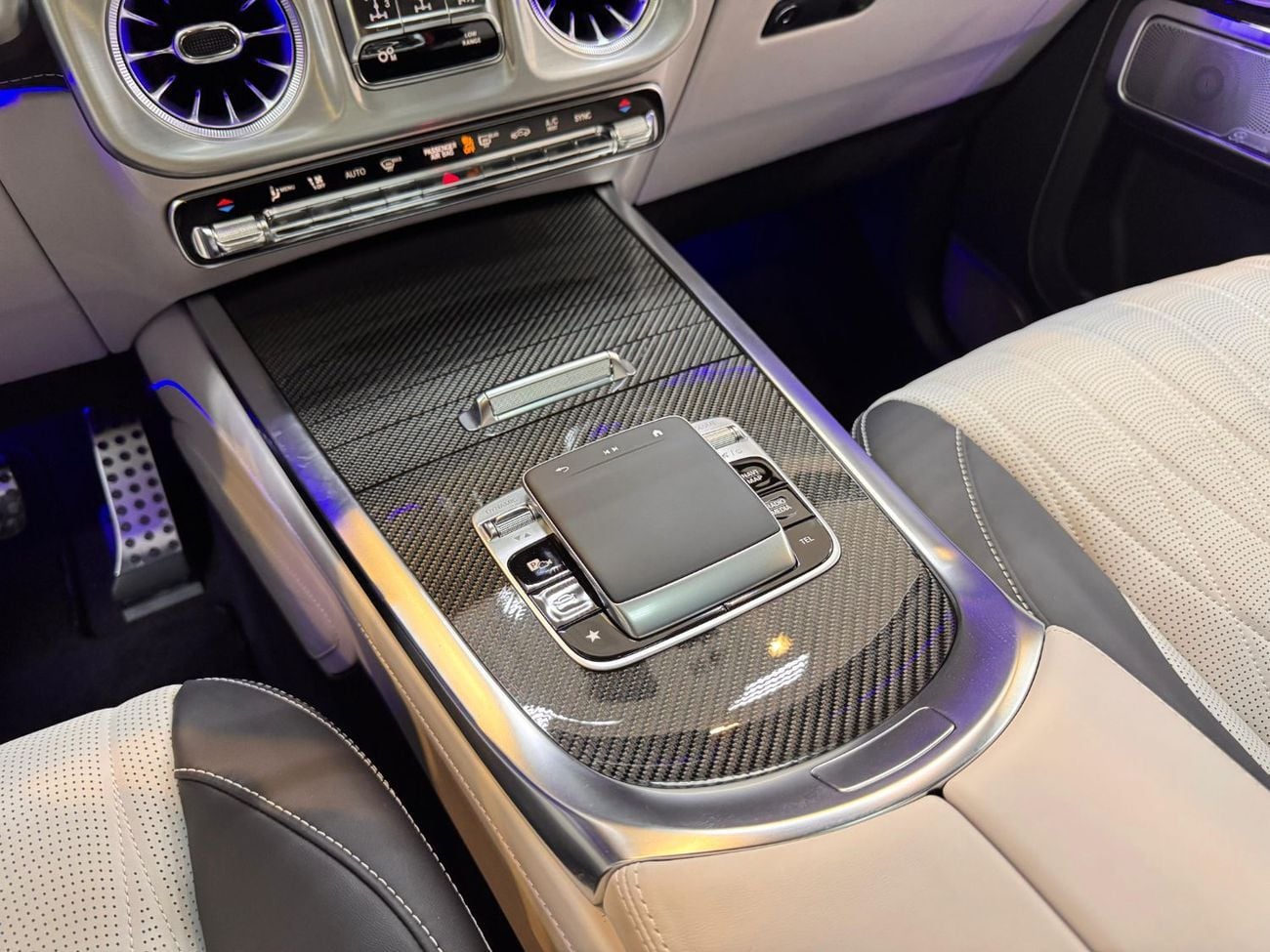 مرسيدس بنز G 63 AMG G 63 AMG DOUBLE NIGHT PACKAGE,  CARBON FIBER EDITION