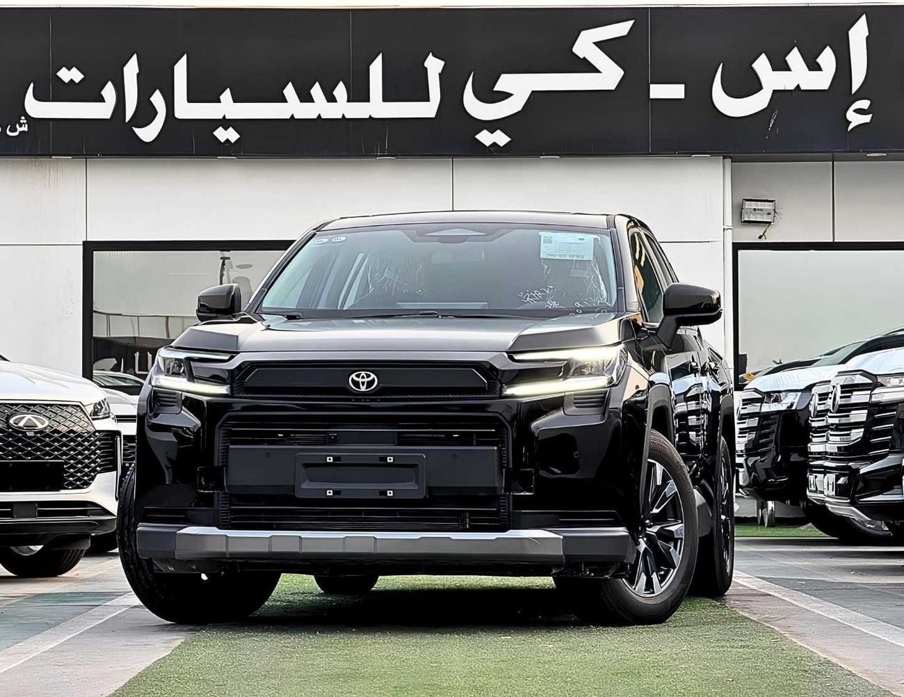تويوتا راف ٤ LUXURY HEV (NON GCC) LUXURY || 2.0L PETROL V4 | RADAR | PANORAMIC ROOF | REAR ENTERTAINMENT SCREEN | FULL OPTION (CODE #