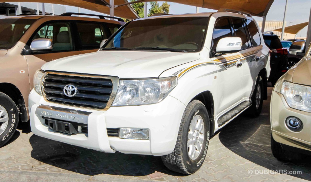 Toyota Land Cruiser GXR V8