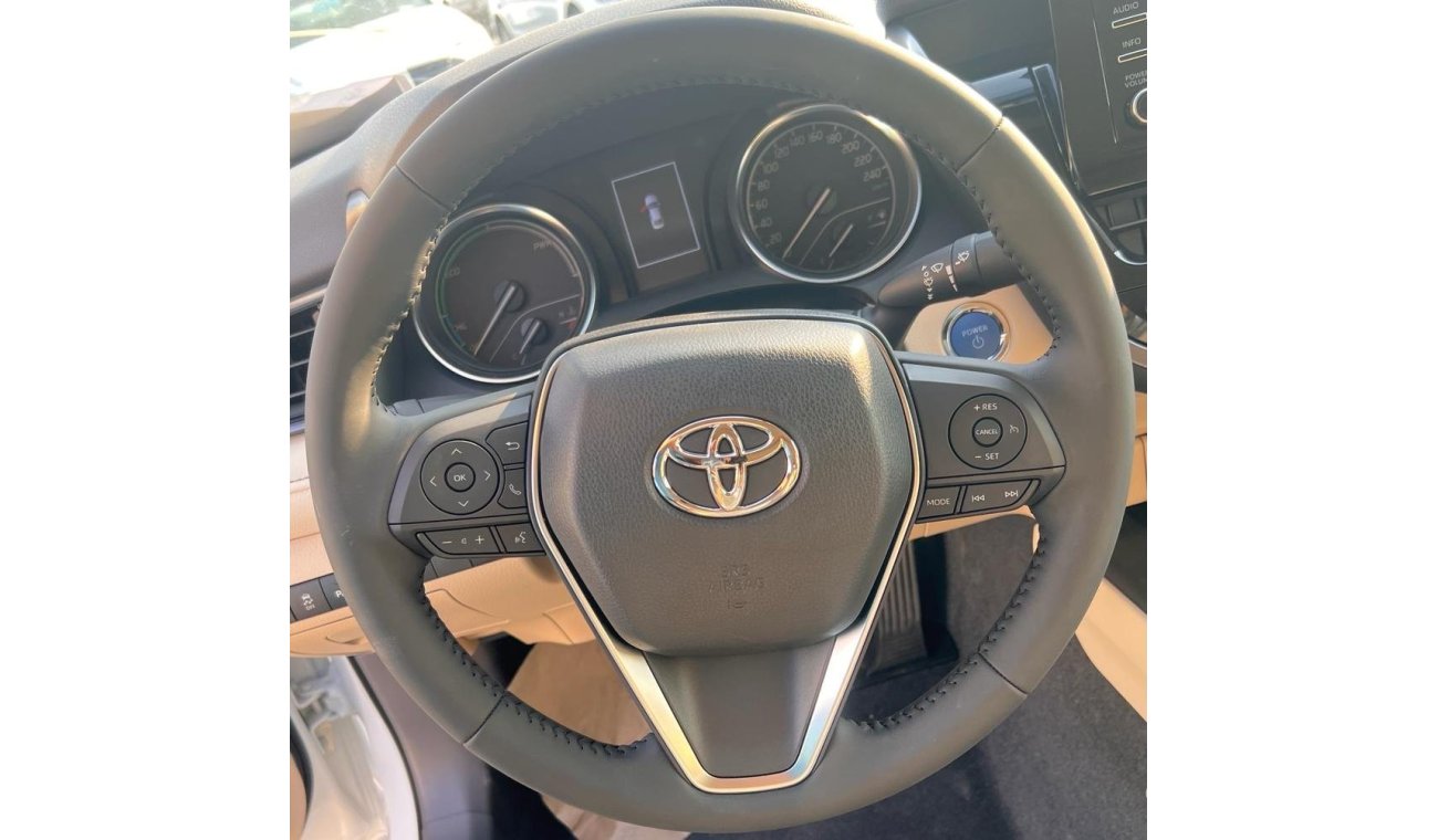 Toyota Camry GLE Hybrid