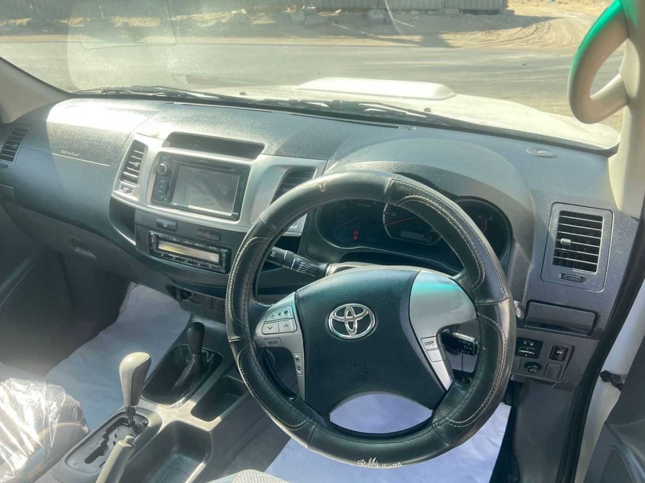 Toyota Hilux diesel 3.0 liter ,right hand drive 2013 model automatic only for export available