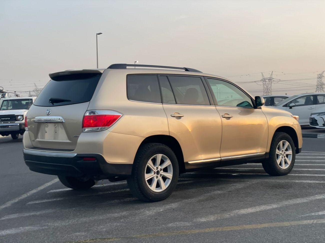 Toyota Highlander 2013 Toyota Highlander MidOption+ 3.5L V6 - AWD 4x4 - Electric Seats - 7 Seater With Rear CAM -