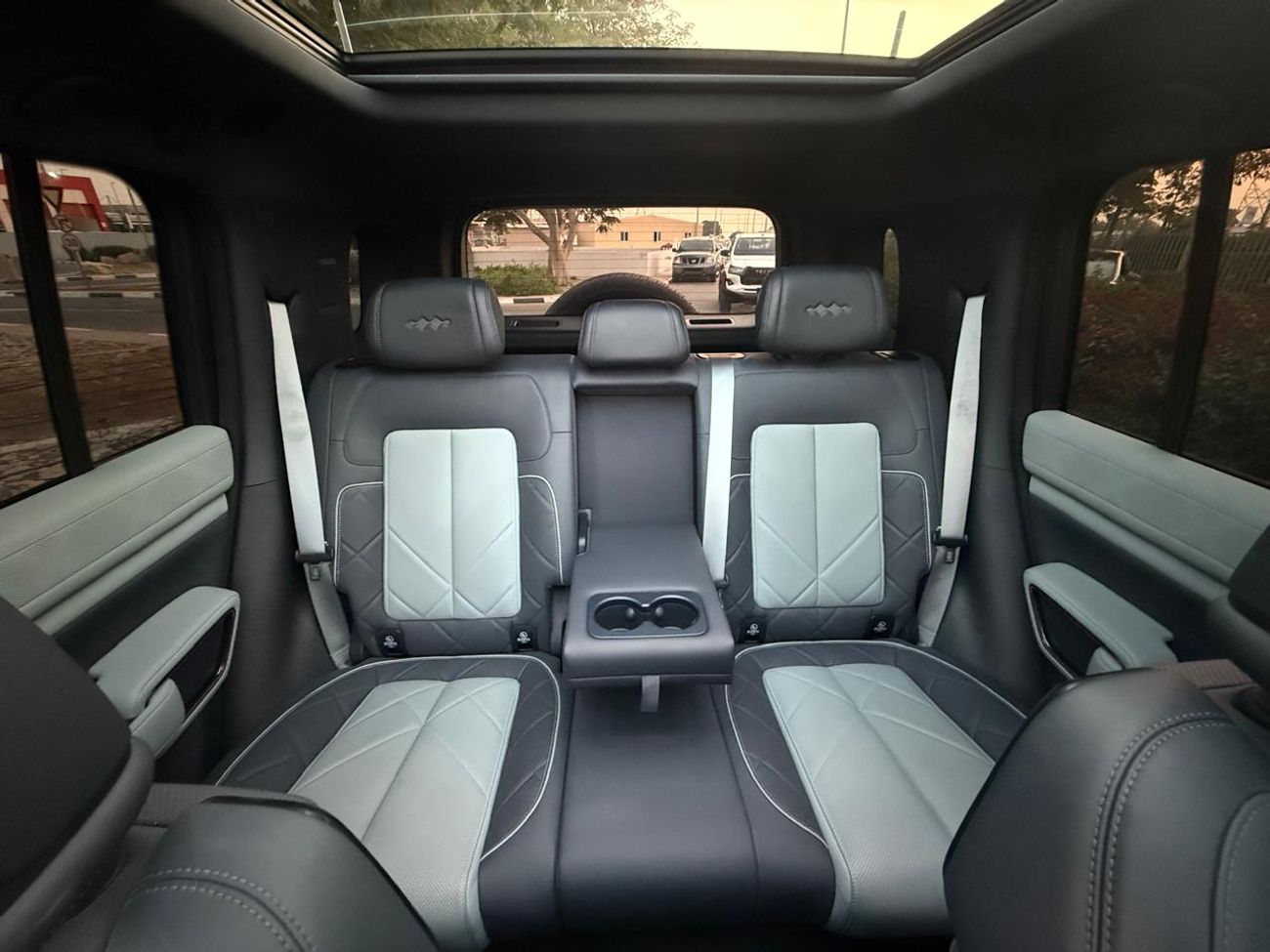 BYD Leopard 5 Leopard 5, 2025 model, 2 differential locks, three screens, refrigerator with heater, five-year EVS 