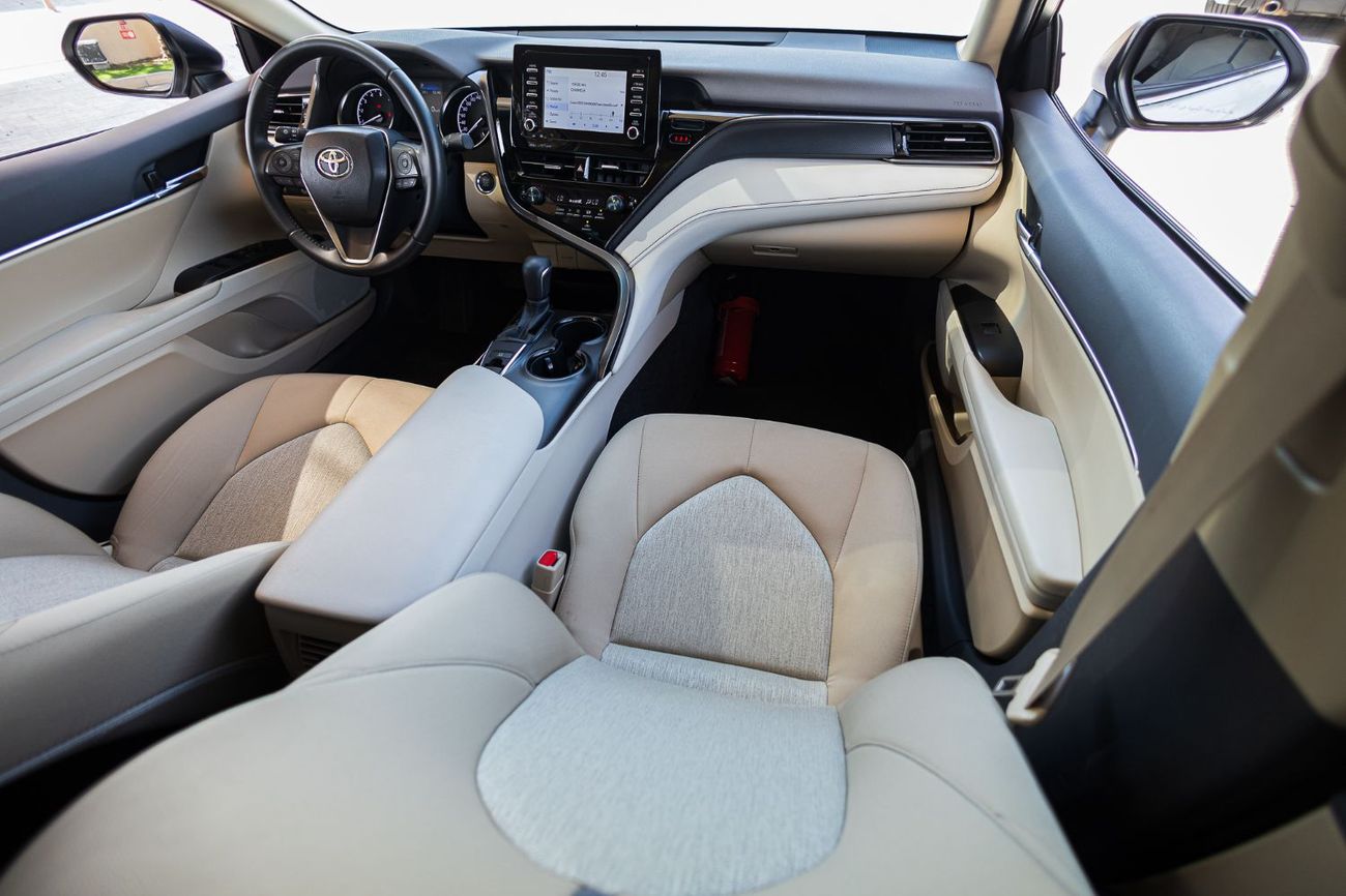 Toyota Camry SE 2.5L (204 HP)