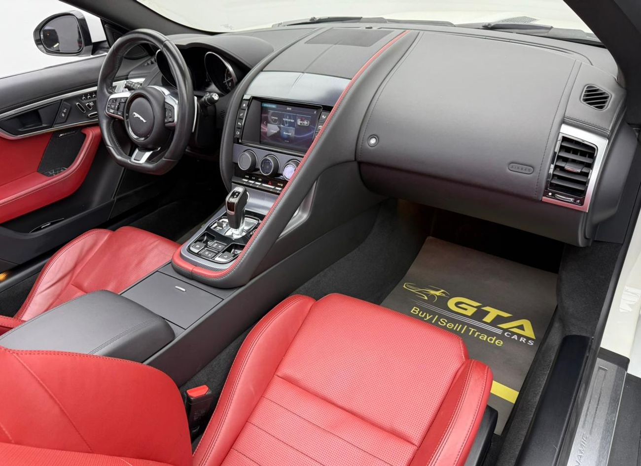 جاكوار F Type R-Dynamic 3.0L (380 HP) Convertible 2018 Jaguar F-Type R-Dynamic, 2027 Jaguar Service Pack, Warranty