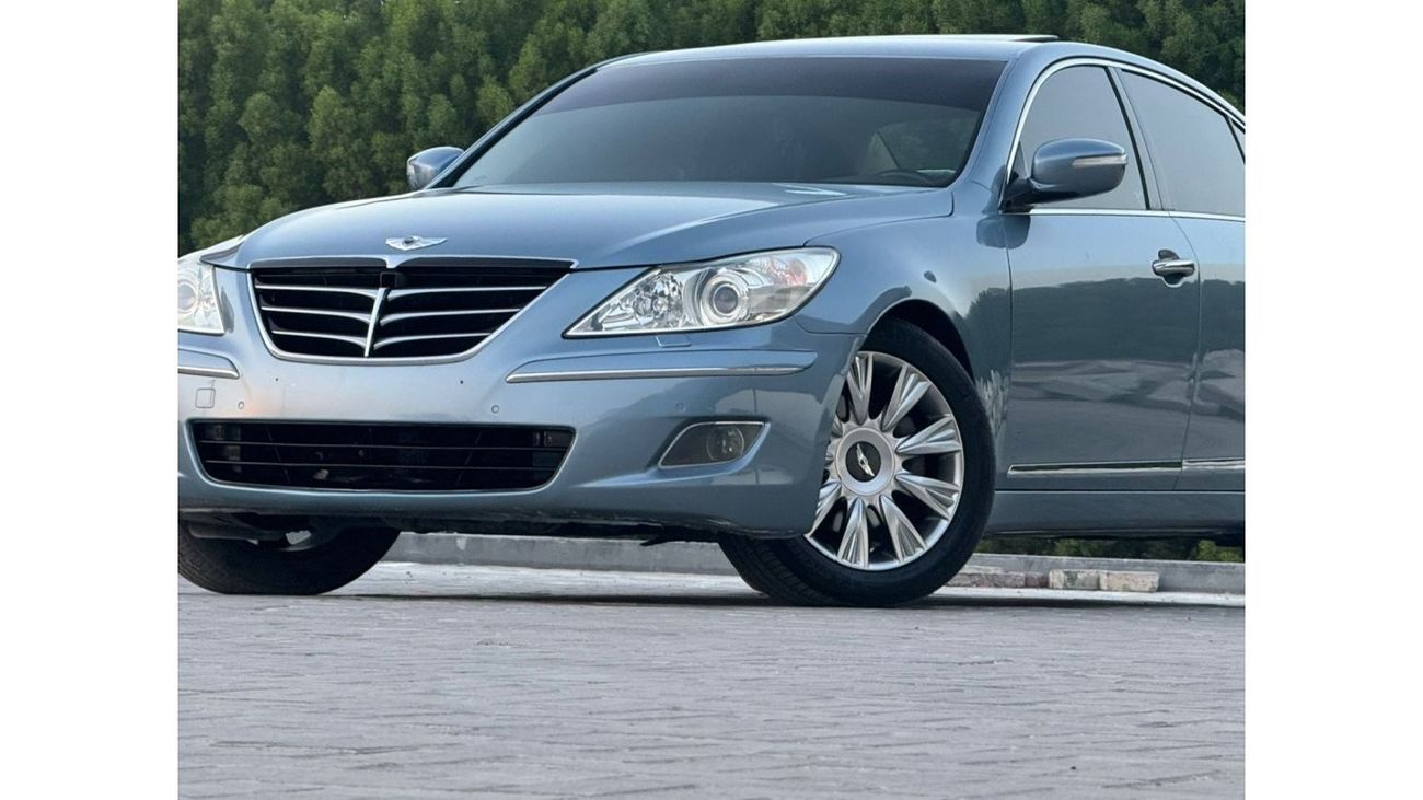 هيونداي جينيسس بحالة ممتازة من الداخل و الخارج