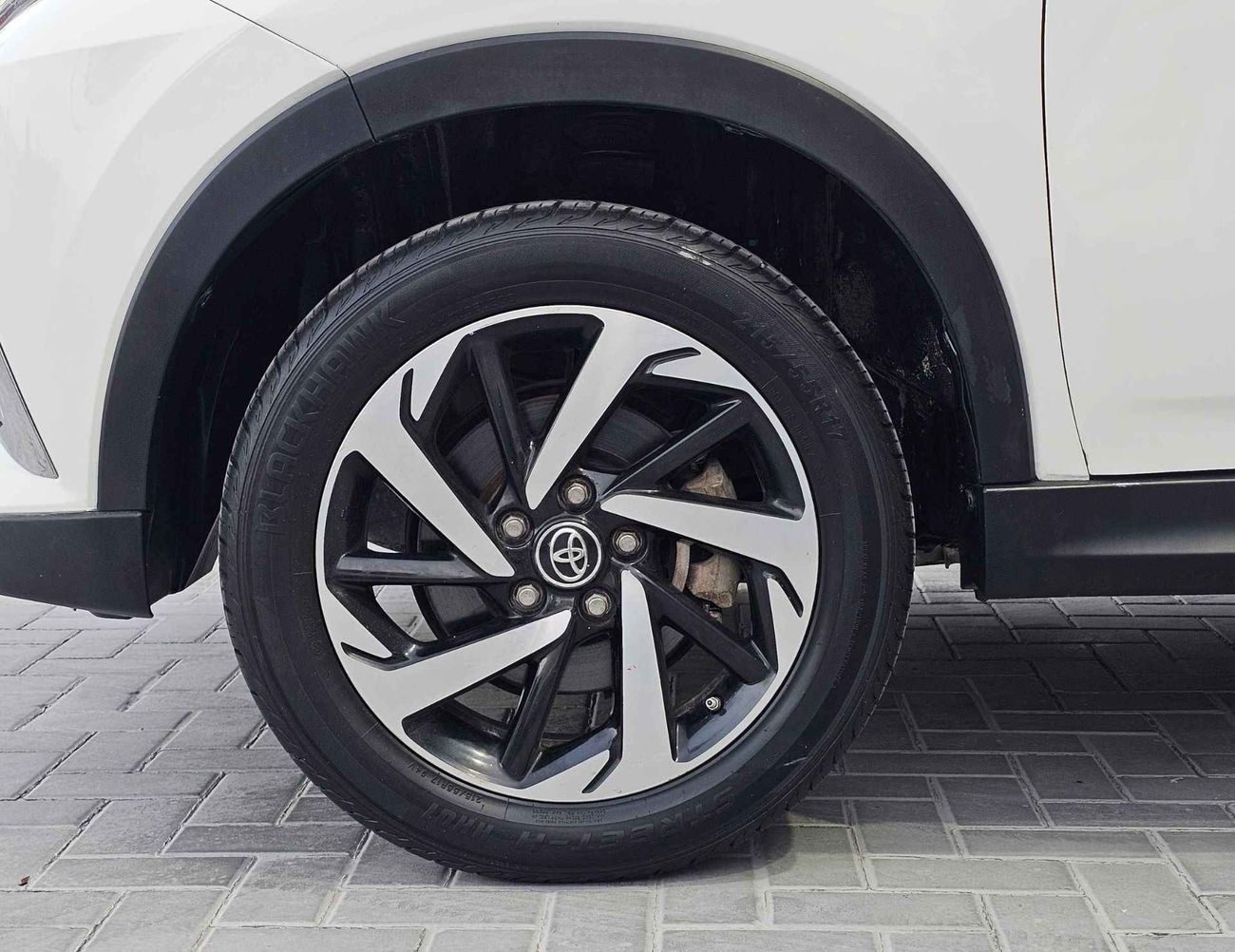 تويوتا راش /1.5L V4/ 7 SEATER/ LEATHER SEATS / EXPORT ONLY / LOT#009785