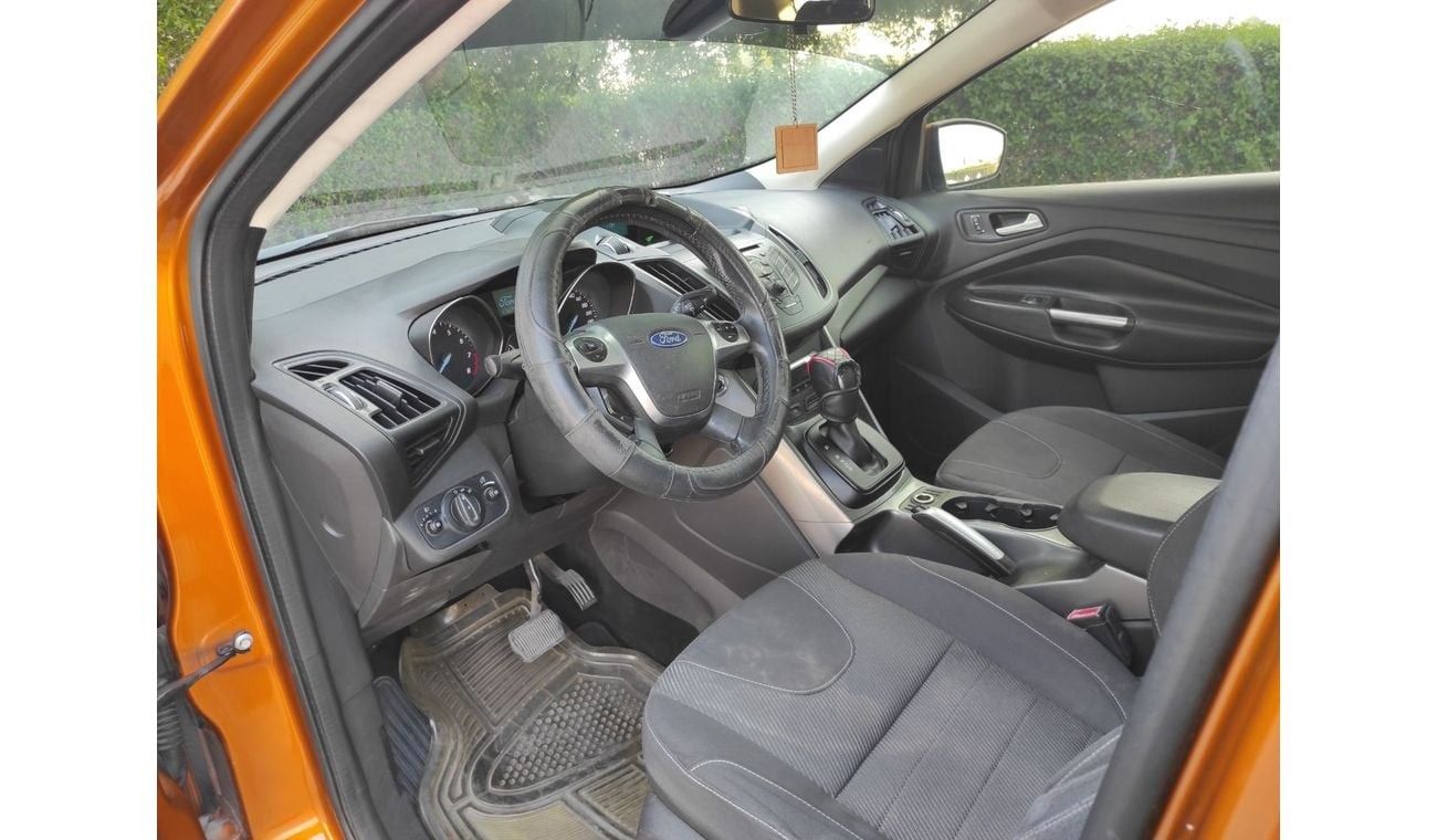 Ford Escape Ford Escape 2015 Gcc full automatic