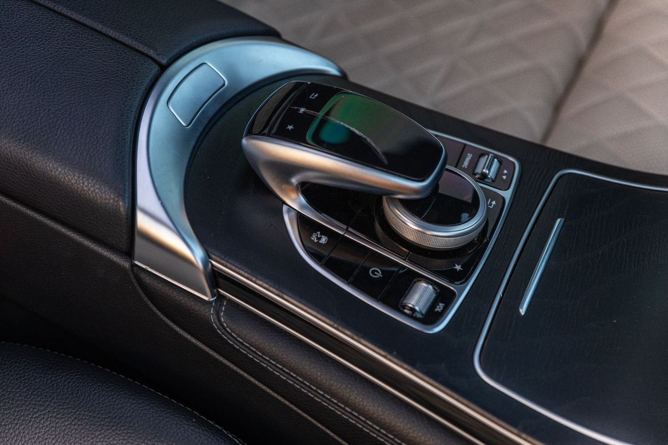 مرسيدس بنز GLC 300 2018 Mercedes GLC300 3years warranty, 2 years service, free registration, contact number 0507273386