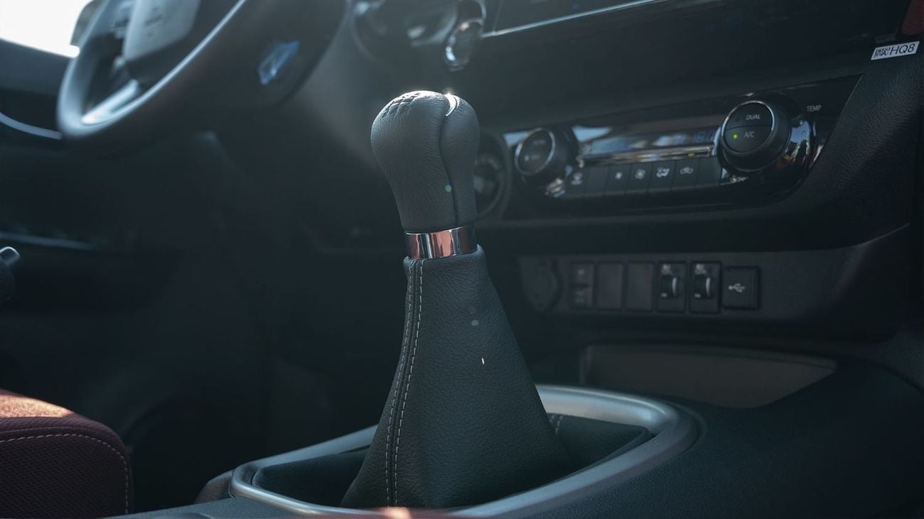 تويوتا هيلوكس 2025 Toyota Hilux SGLX 2.7L MT Petrol with Ventilated Seat